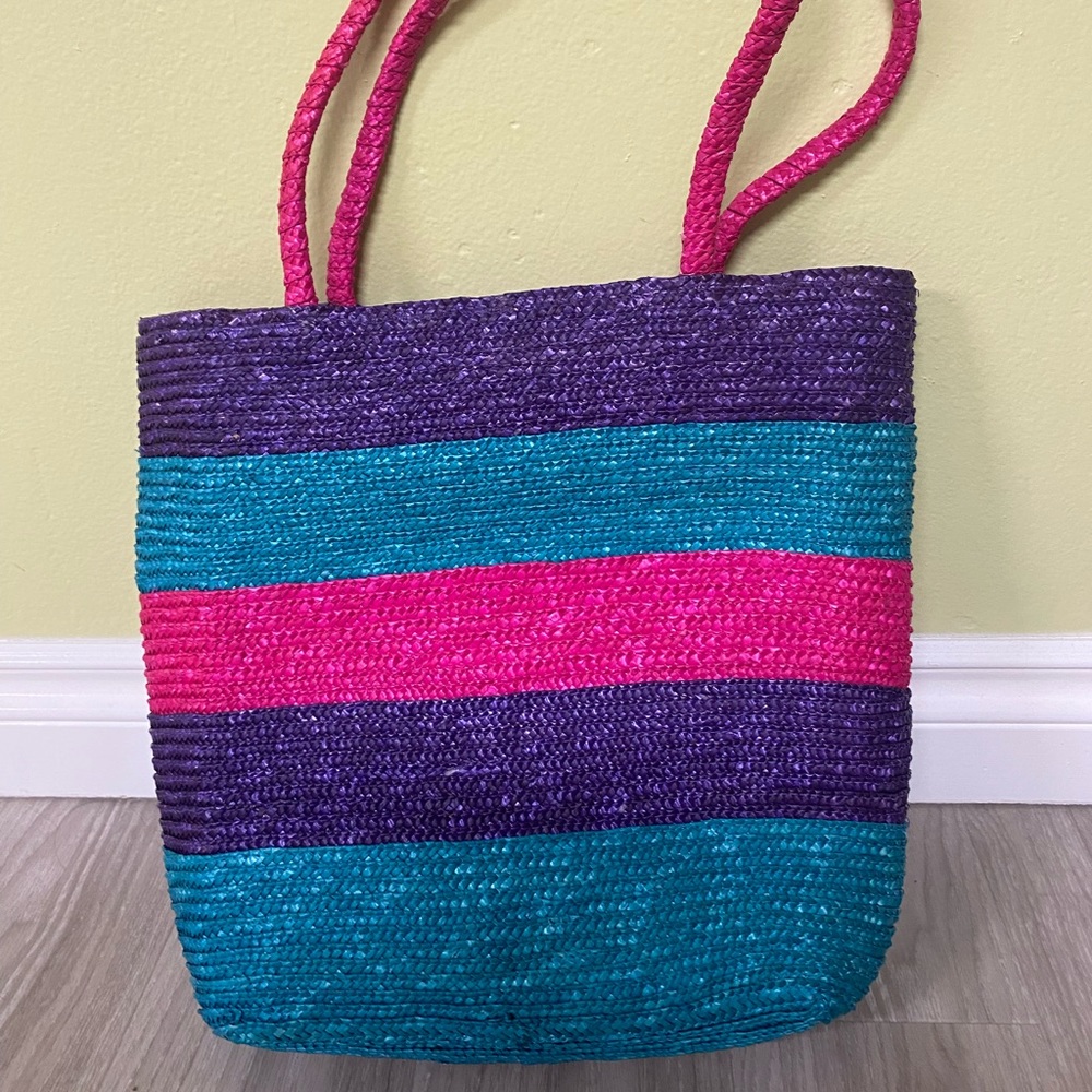 colorful and roomy, perfect bag for beach